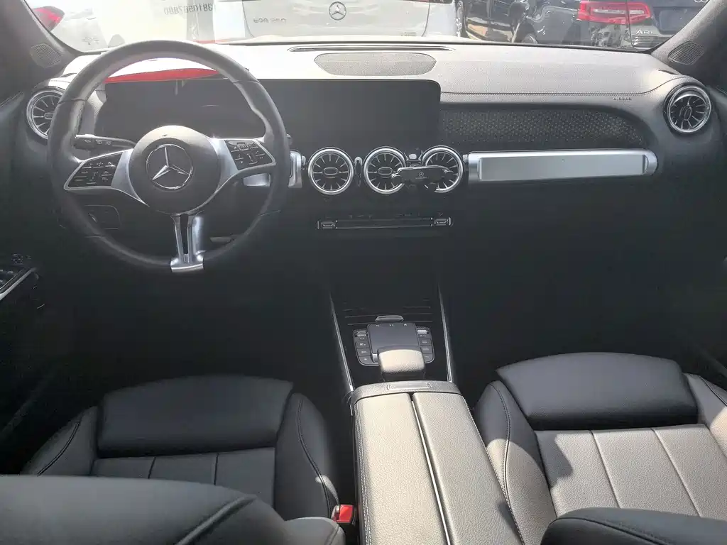 Mercedes-Benz GLB — миниатюра 10