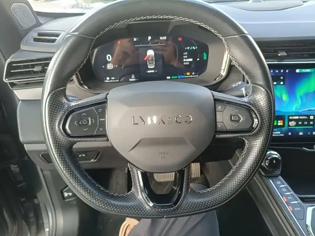 Lynk & Co 01 EM-P — миниатюра 11