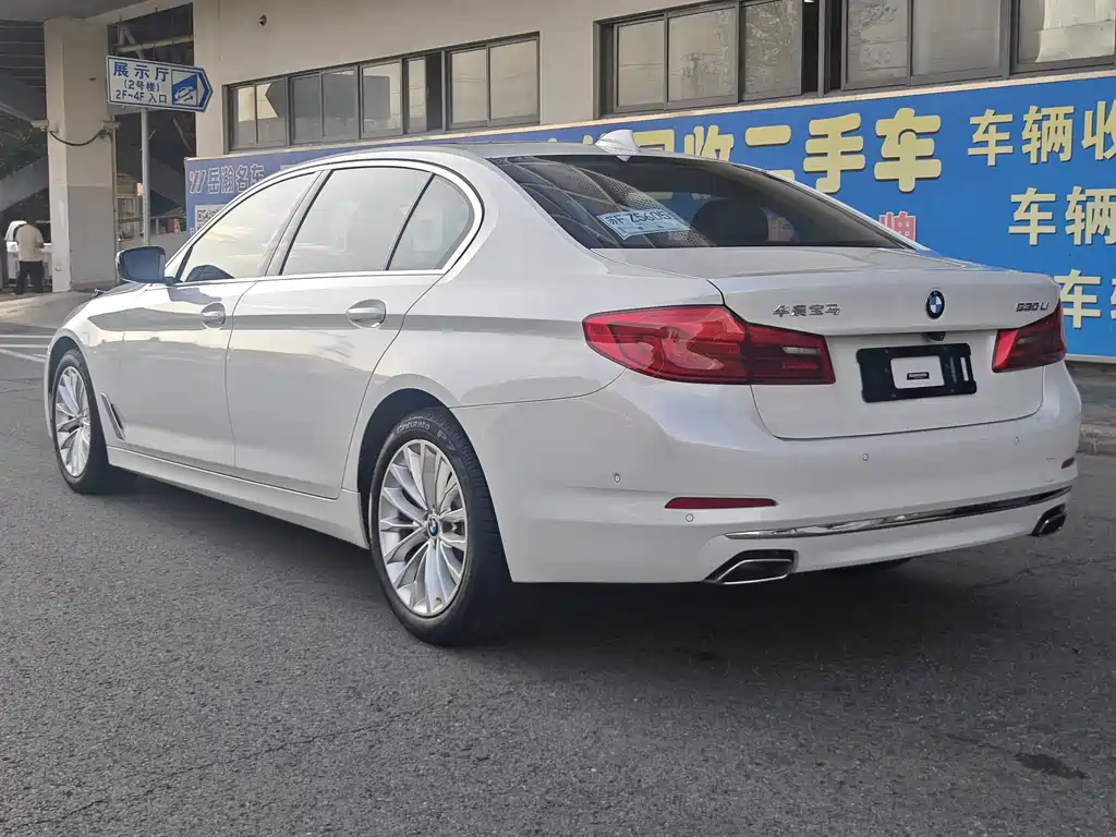 BMW 5 Series — миниатюра 6
