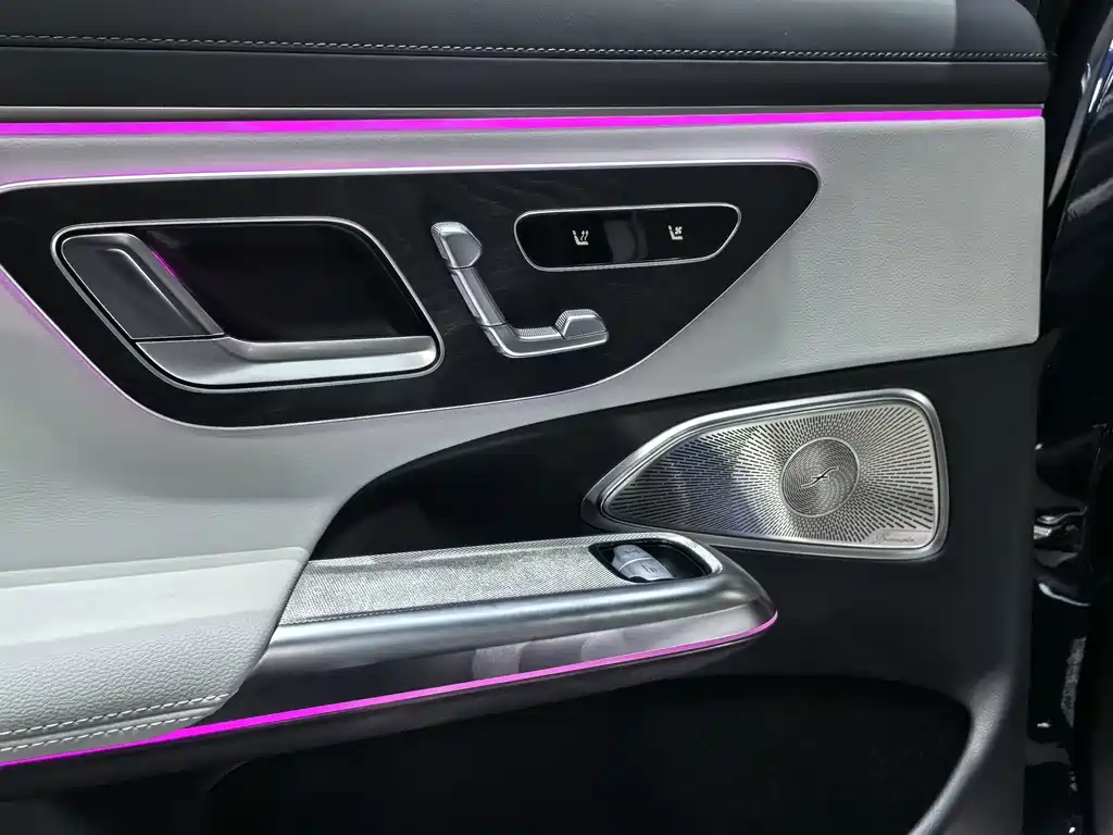 Mercedes-Benz E-Class — миниатюра 10