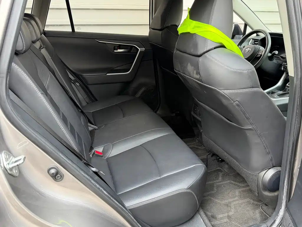 Toyota RAV4 — миниатюра 4