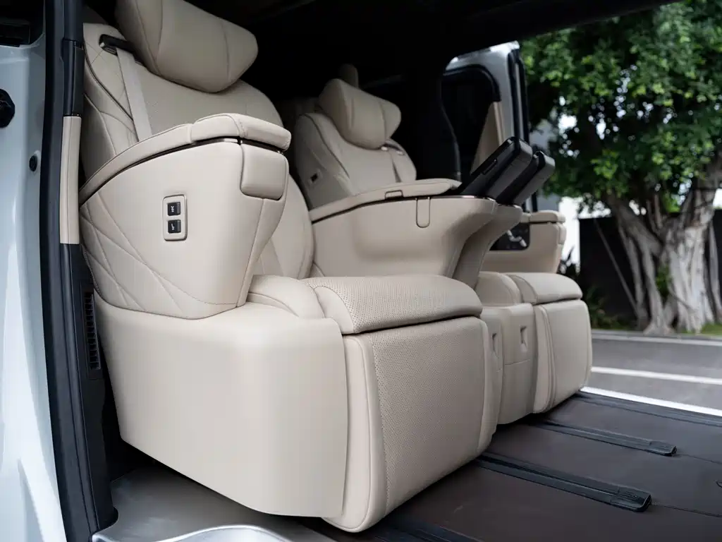 Toyota Alphard — миниатюра 9