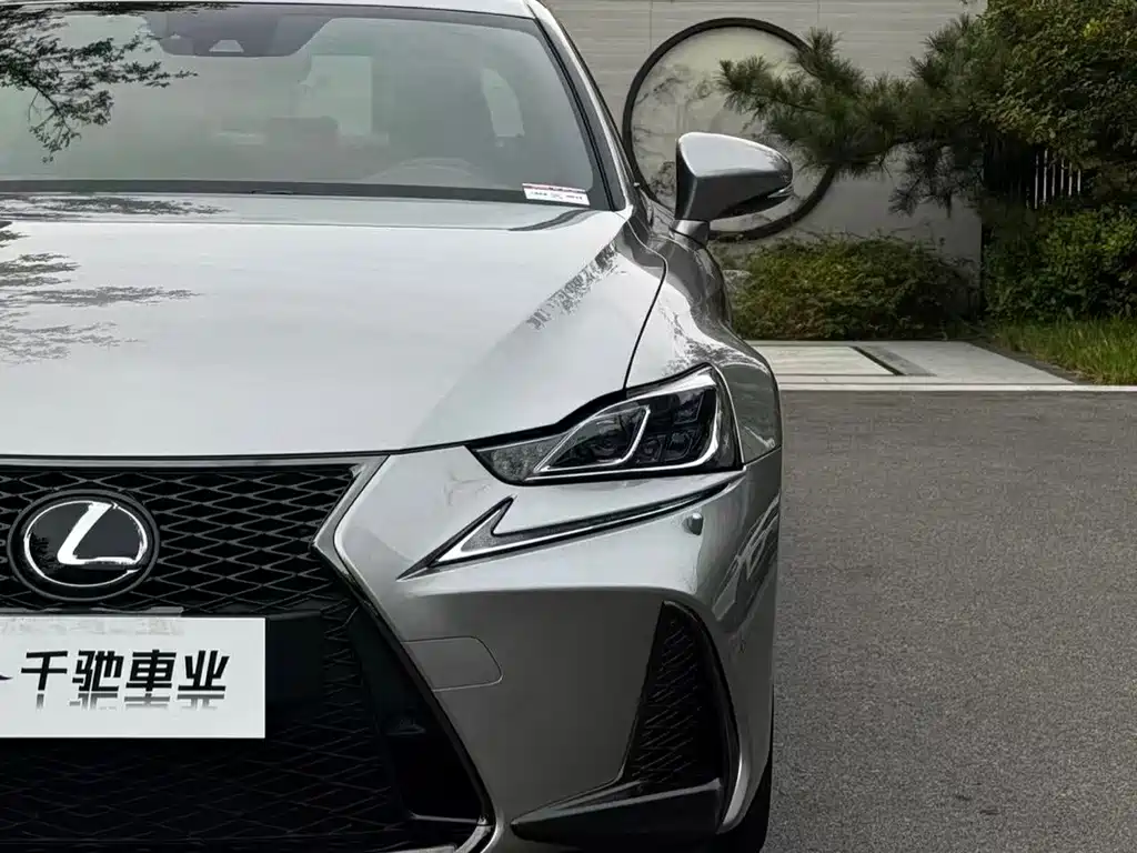 Lexus IS — миниатюра 3