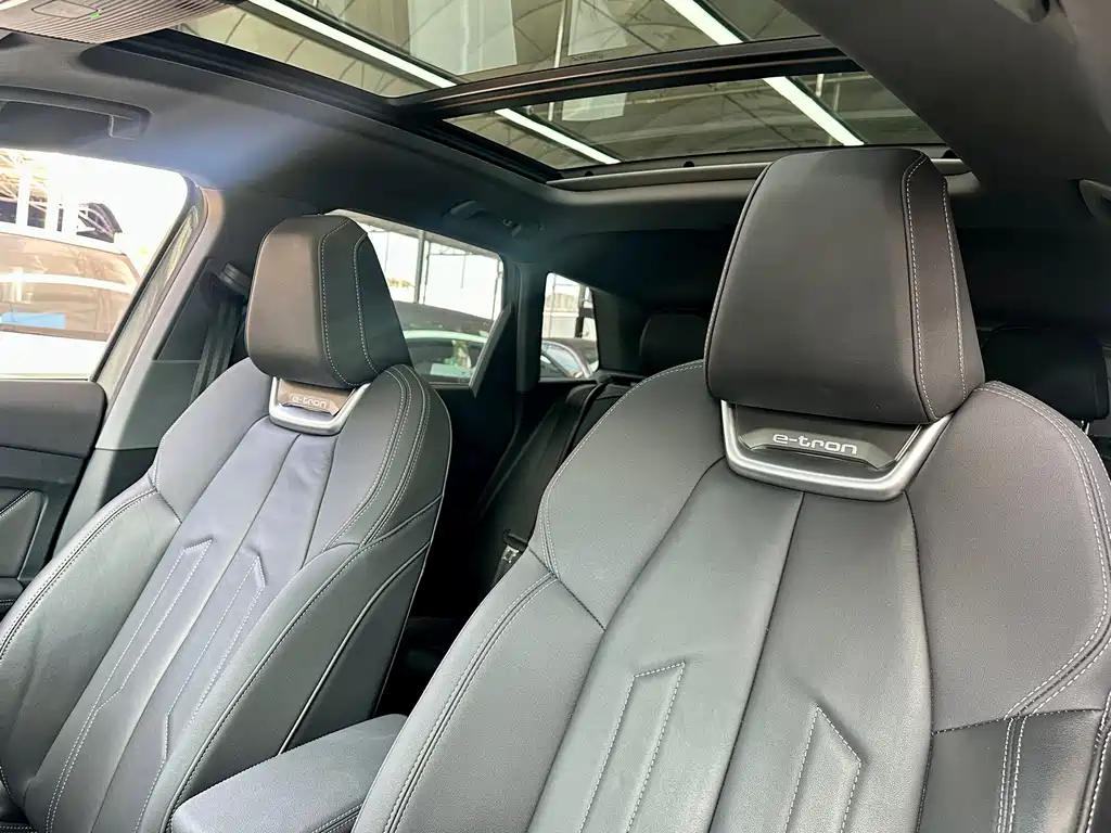 Audi Q4 e-tron — миниатюра 15