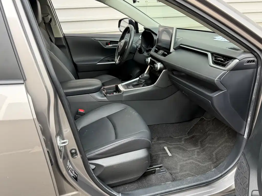 Toyota RAV4 — миниатюра 5
