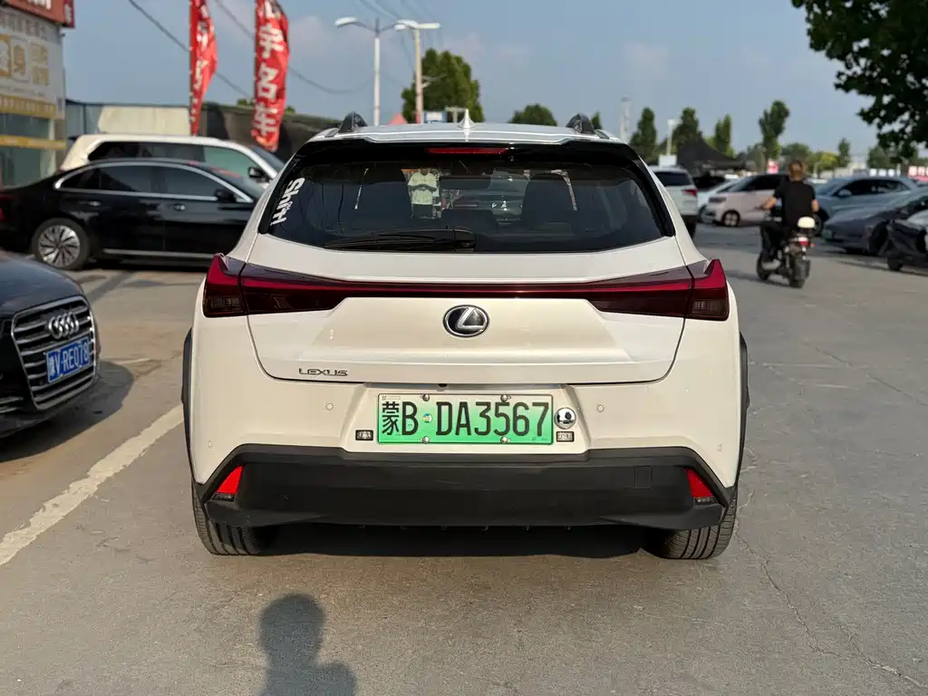 Lexus UX New Energy — миниатюра 6