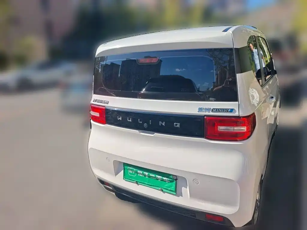 Wuling MINIEV — миниатюра 4