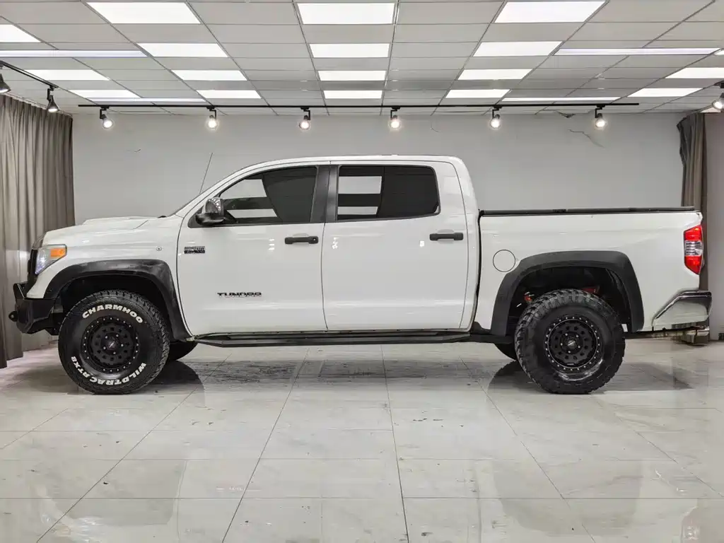 Toyota Tundra 2015 5.7L AT