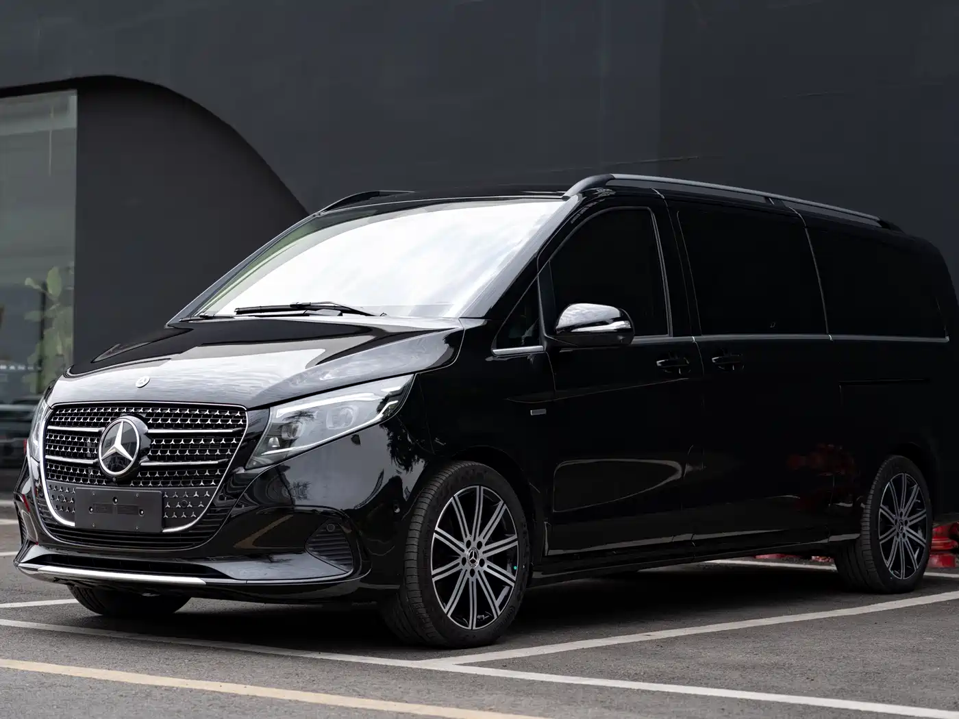 奔驰V级 2024款 V 300 L 长轴距尊贵版 2025