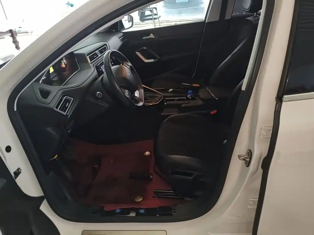 Peugeot 308 — миниатюра 15
