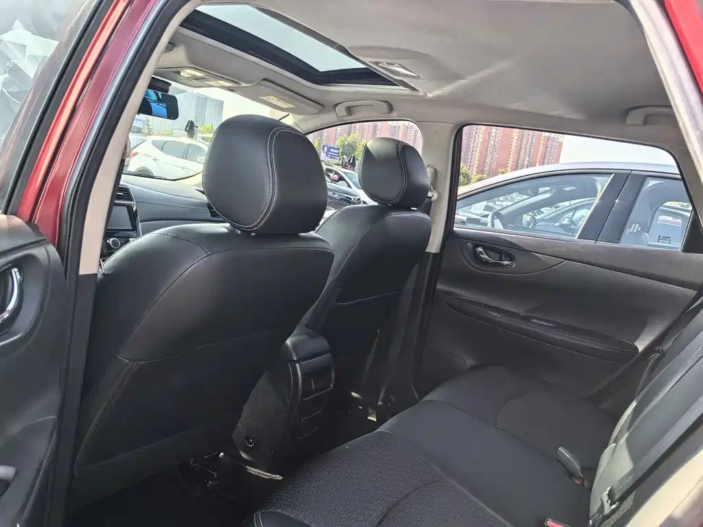 Nissan Tiida — миниатюра 8