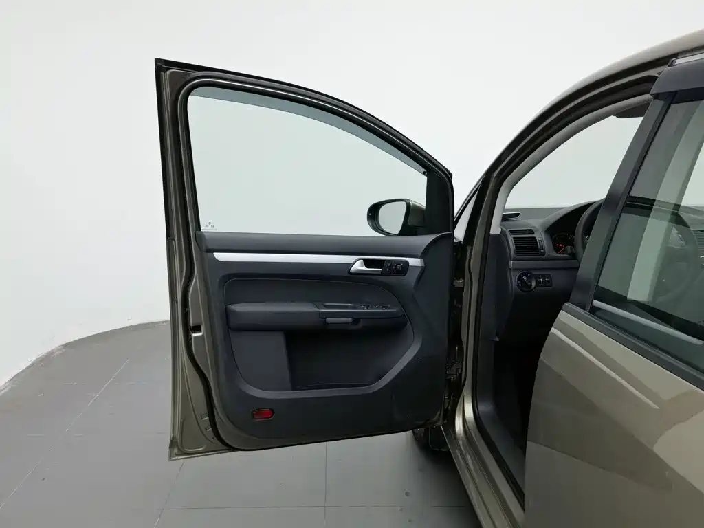 Volkswagen Touran — миниатюра 8