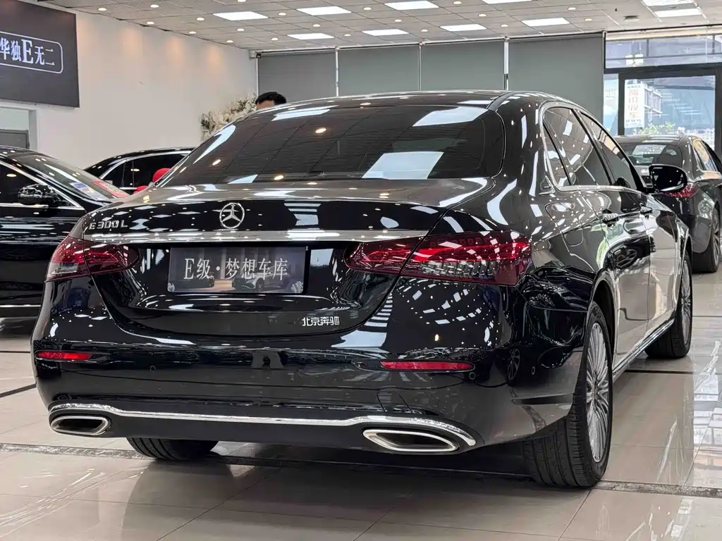 Mercedes-Benz E-Class — миниатюра 17