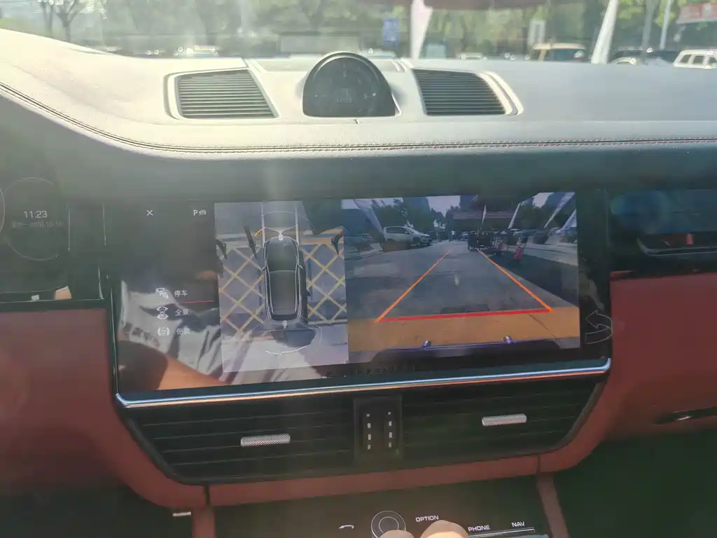Porsche Cayenne — миниатюра 11