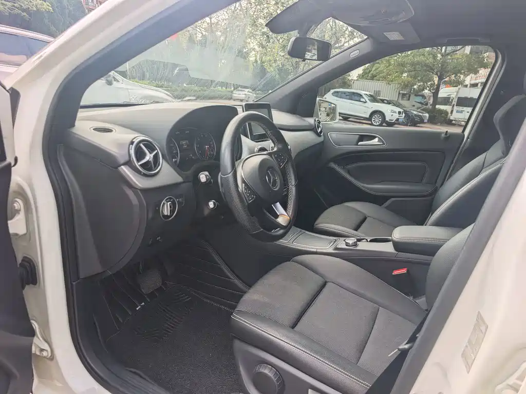Mercedes-Benz B-Class — миниатюра 7