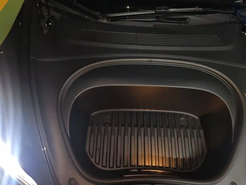 Tesla Model 3 — миниатюра 22