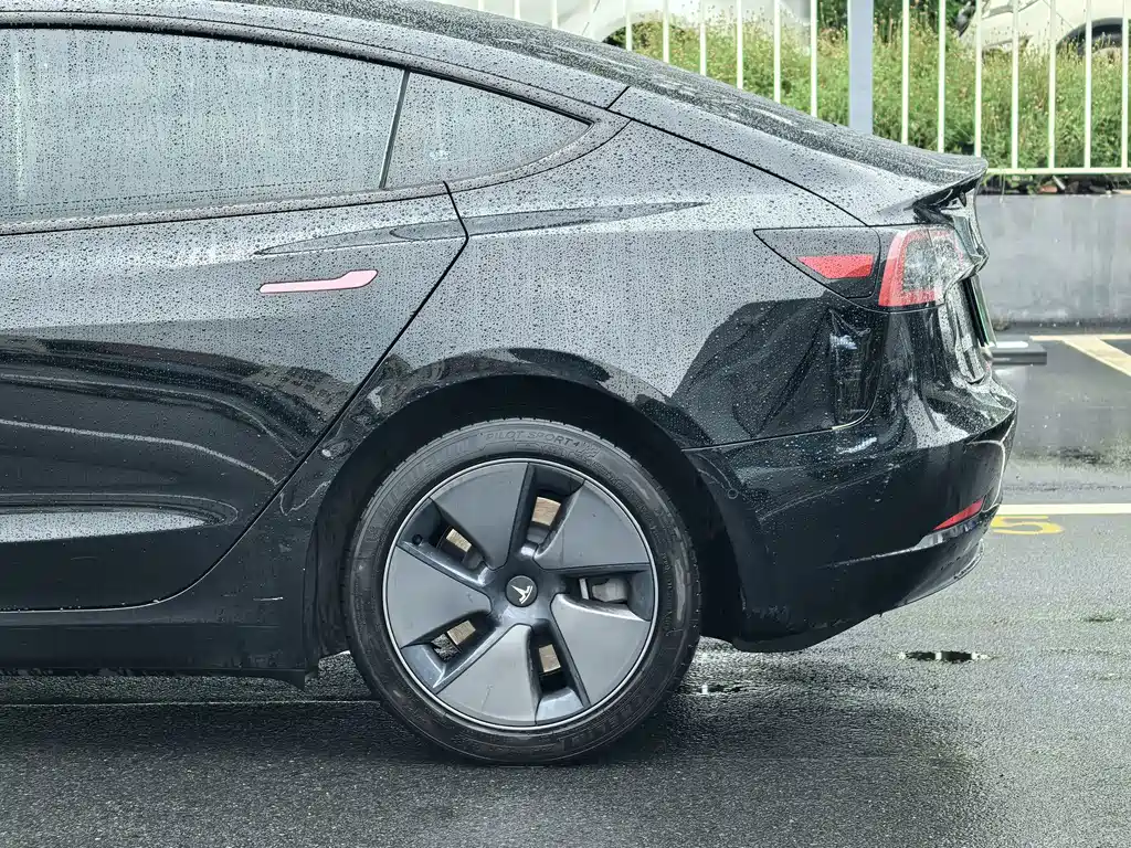 Tesla Model 3 — миниатюра 14