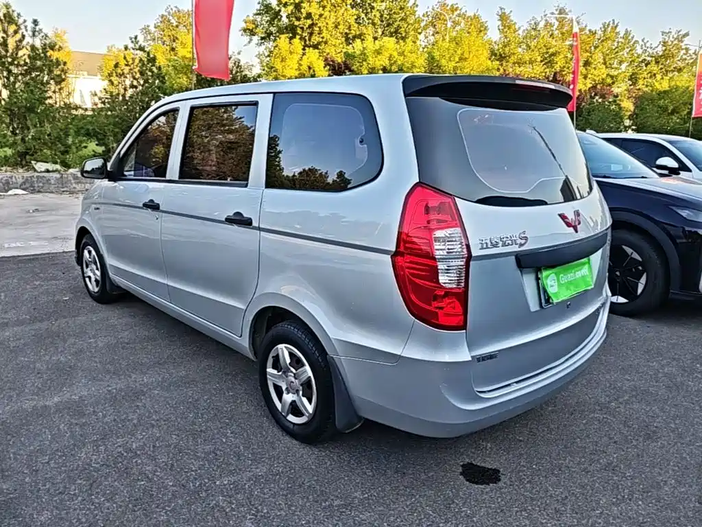 Wuling Hongguang — миниатюра 5