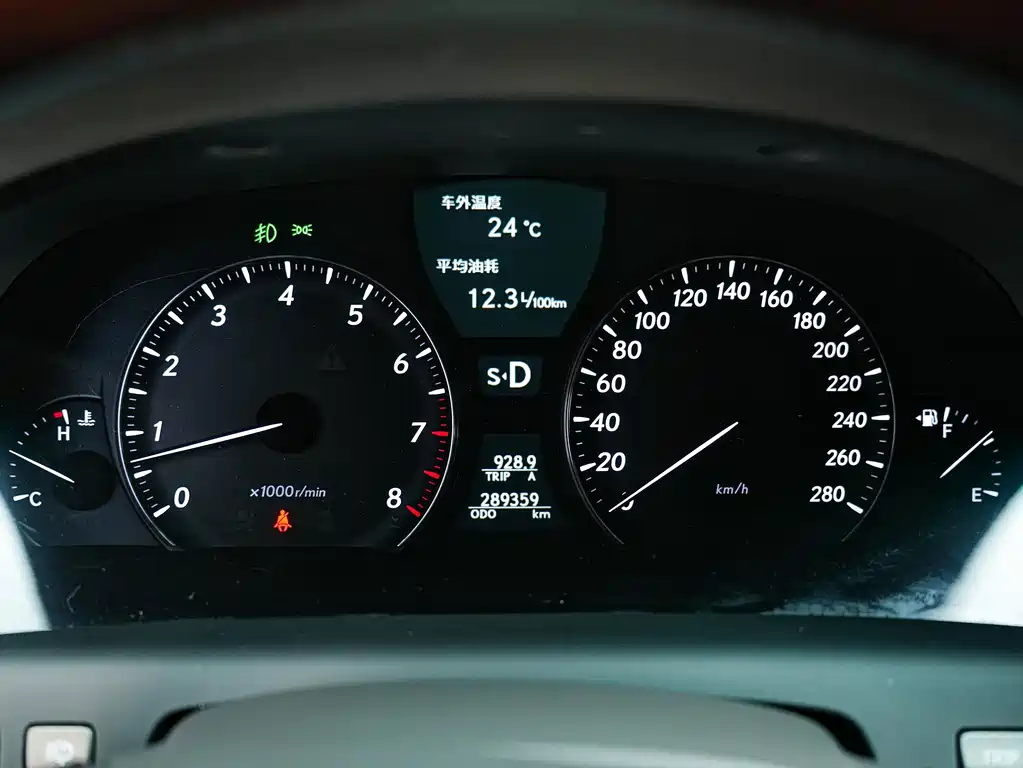 Lexus LS — миниатюра 28