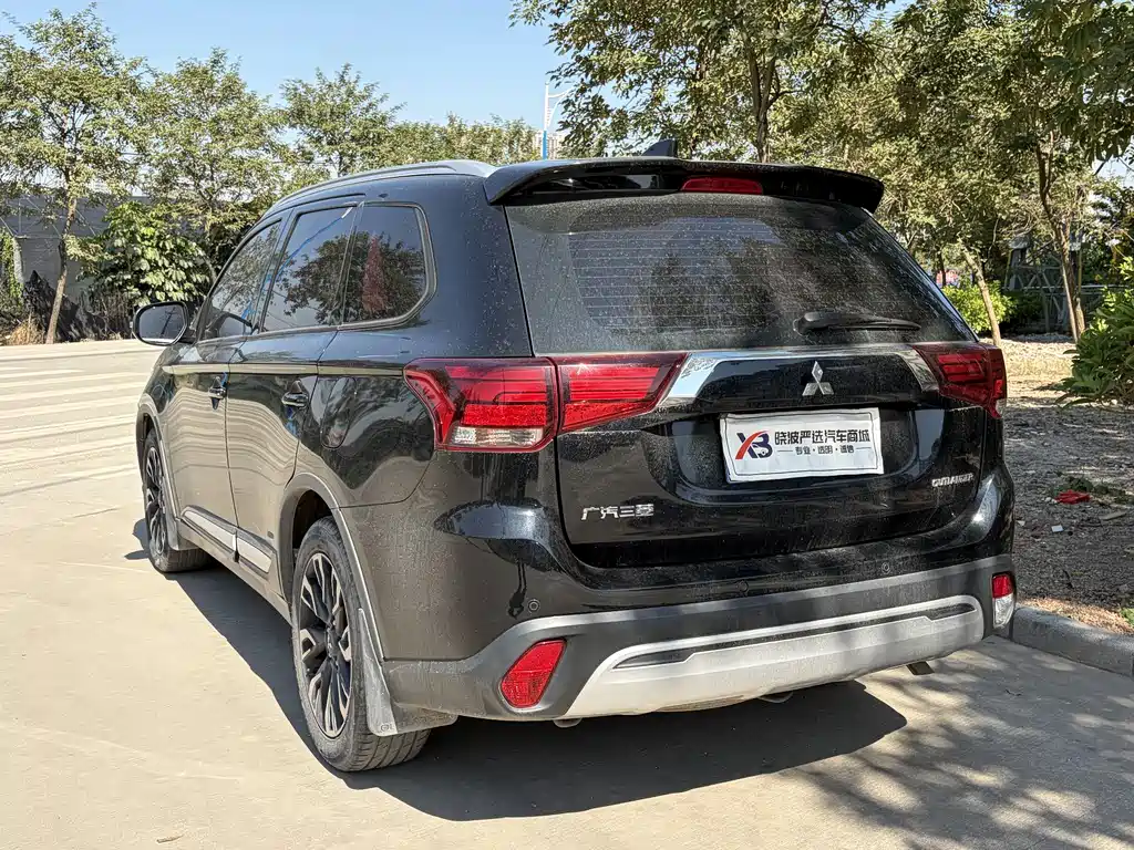 MITSUBISHI OUTLANDER