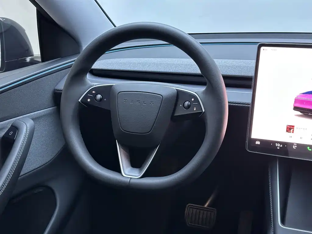 Tesla Model Y — миниатюра 19