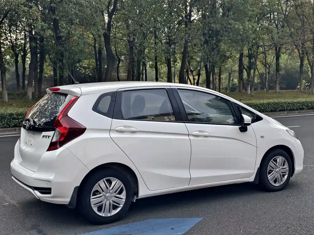 Honda Fit — миниатюра 7