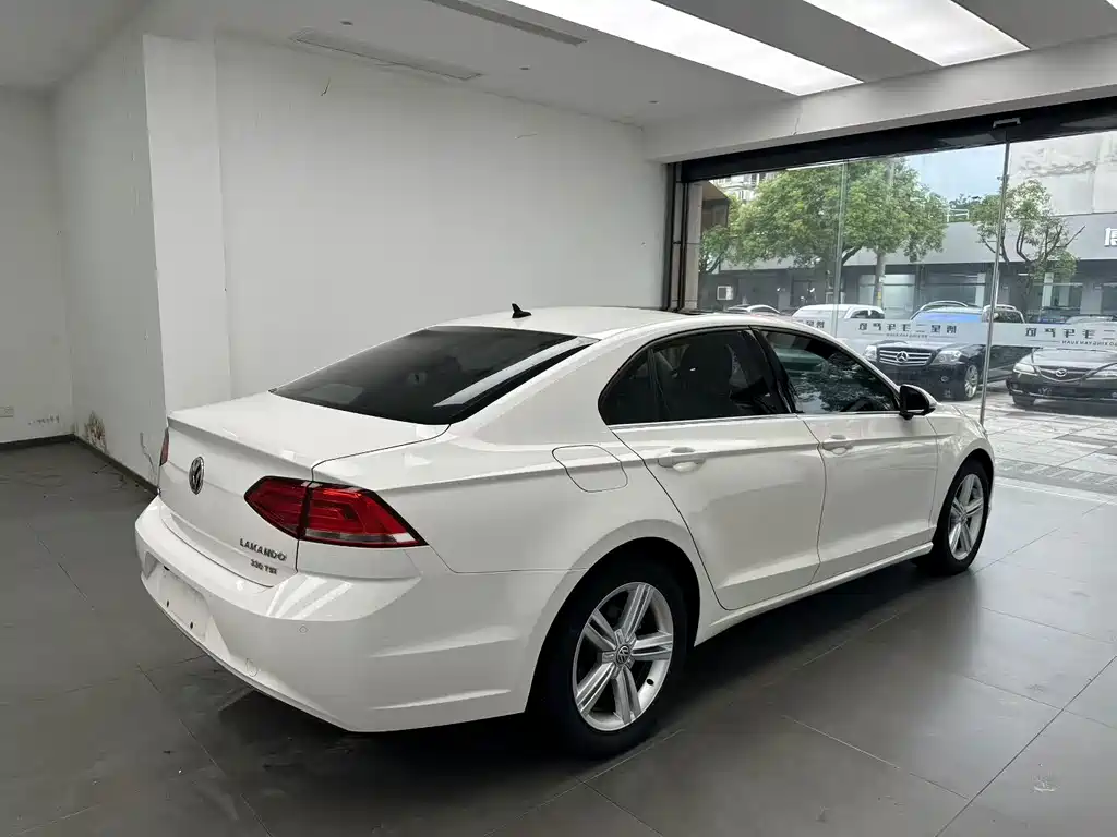 Volkswagen Lamando 2015 330TSI DSG Comfort
