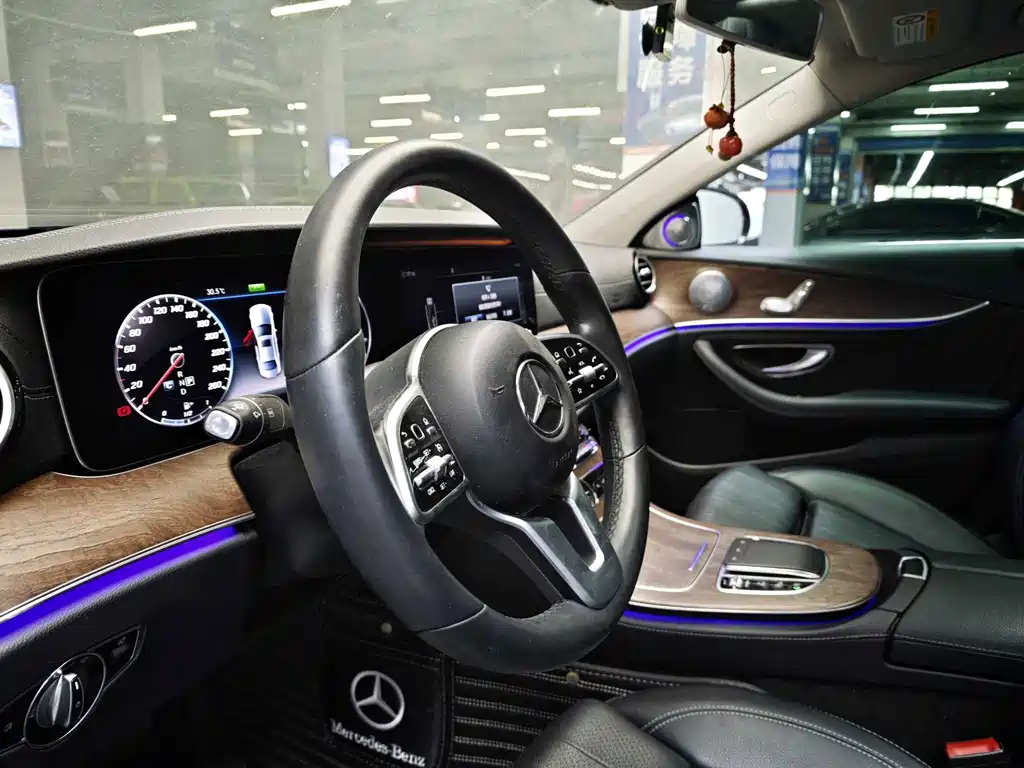 Mercedes-Benz E-Class — миниатюра 8