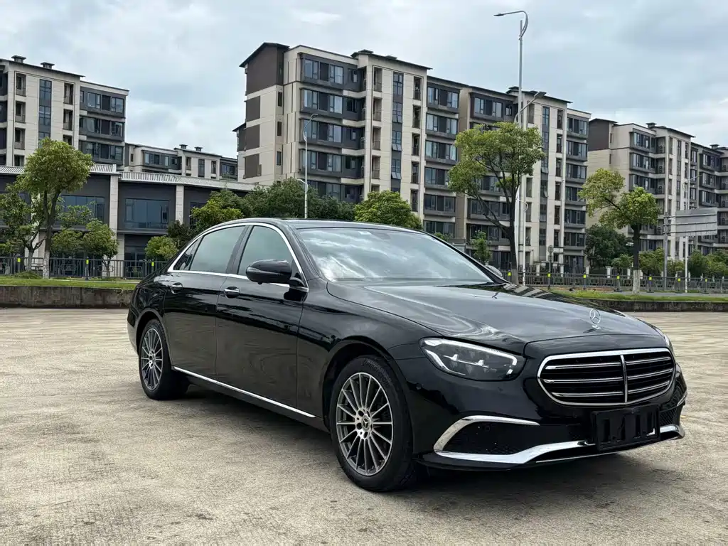 Mercedes-Benz E-Class — миниатюра 8