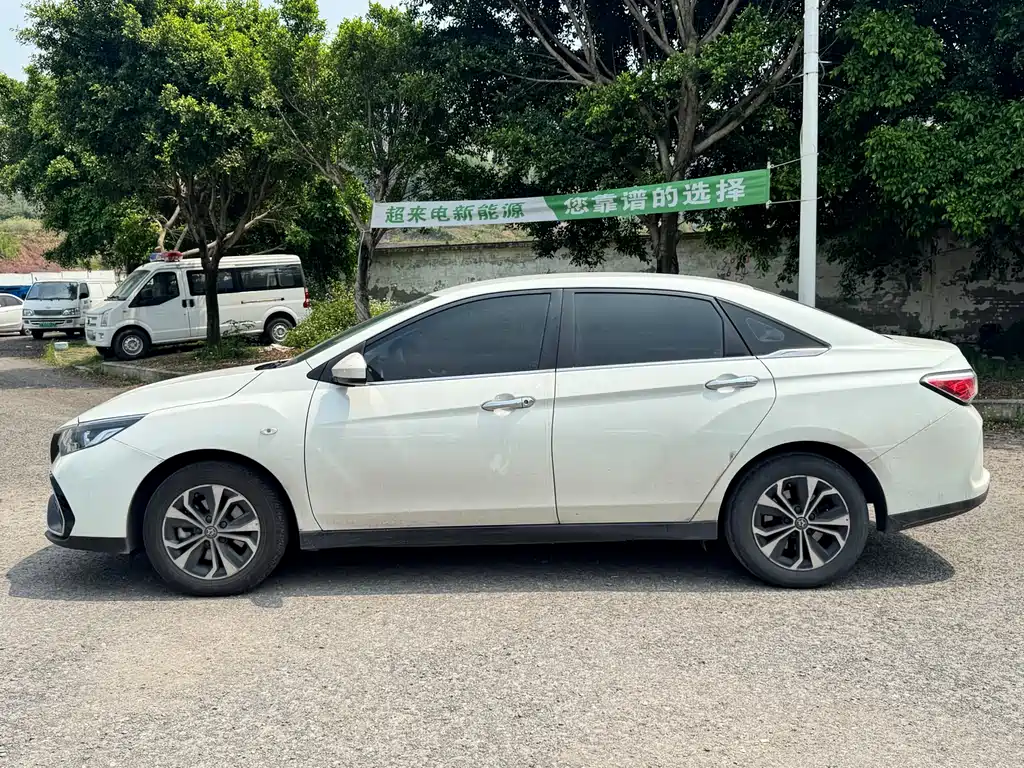 Venucia D60EV