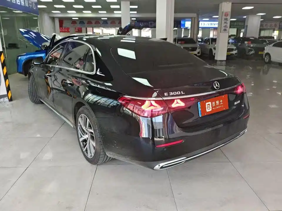 Mercedes-Benz E-Class — миниатюра 7
