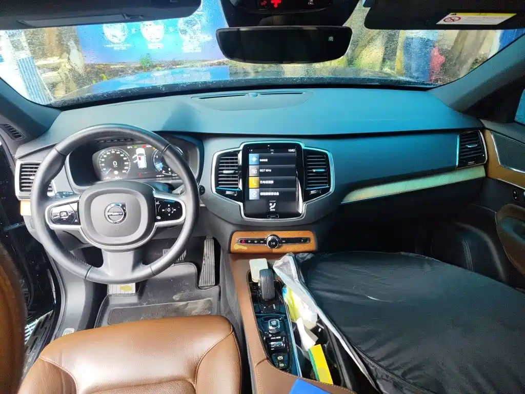 Volvo XC90 — миниатюра 10