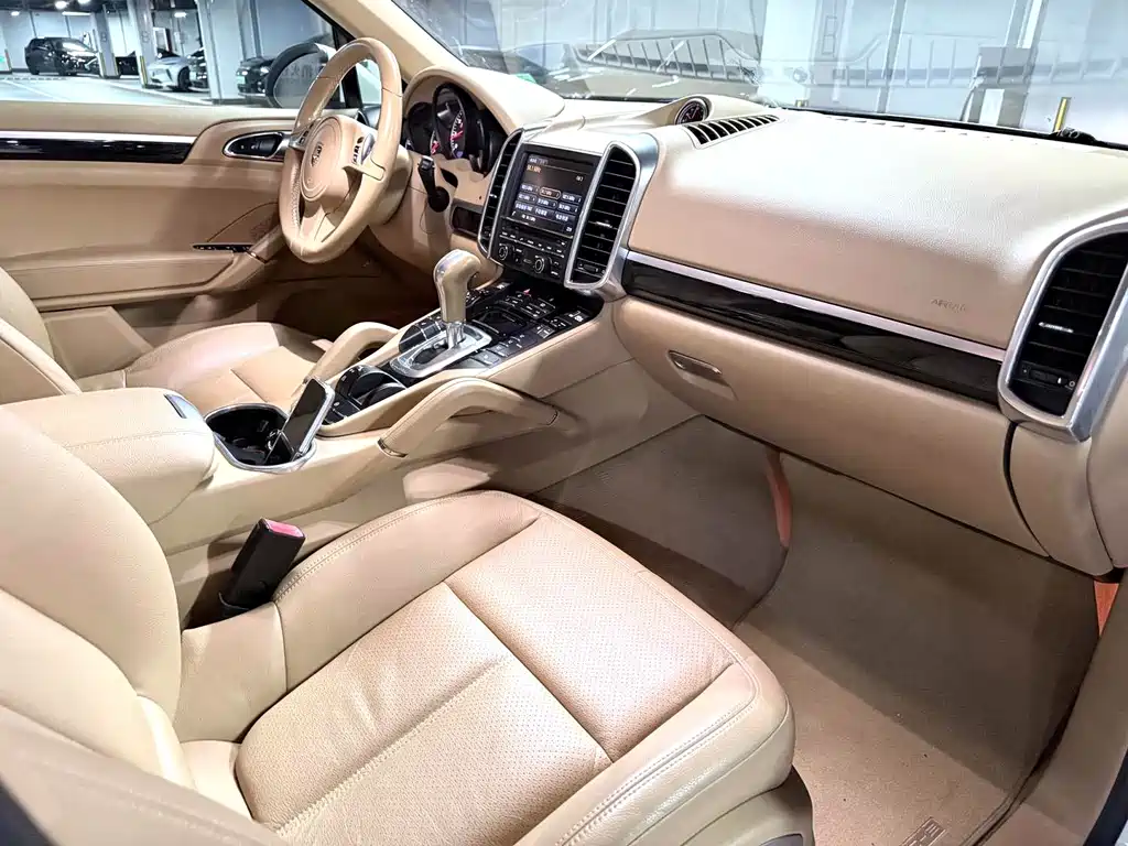 Porsche Cayenne — миниатюра 9
