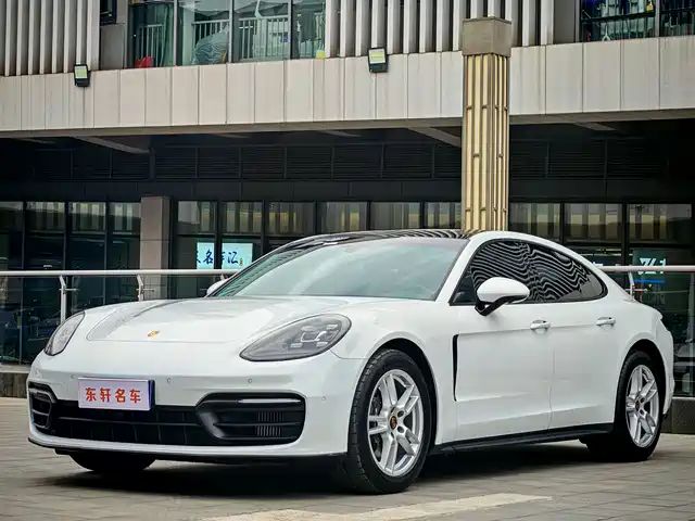 PORSCHE PANAMERA