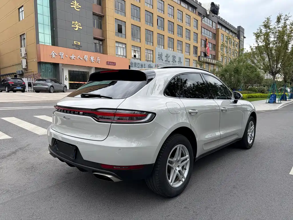 Porsche Macan — миниатюра 4