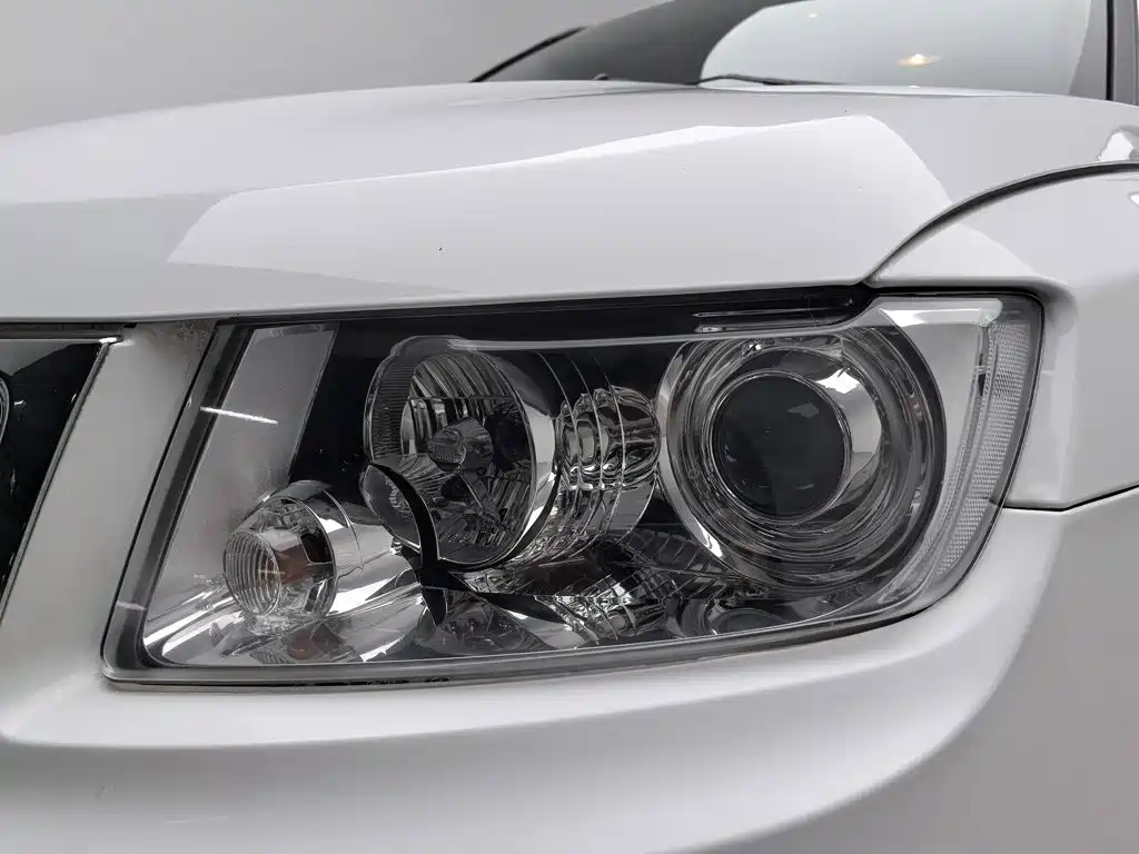 Jeep Compass (Import) — миниатюра 7