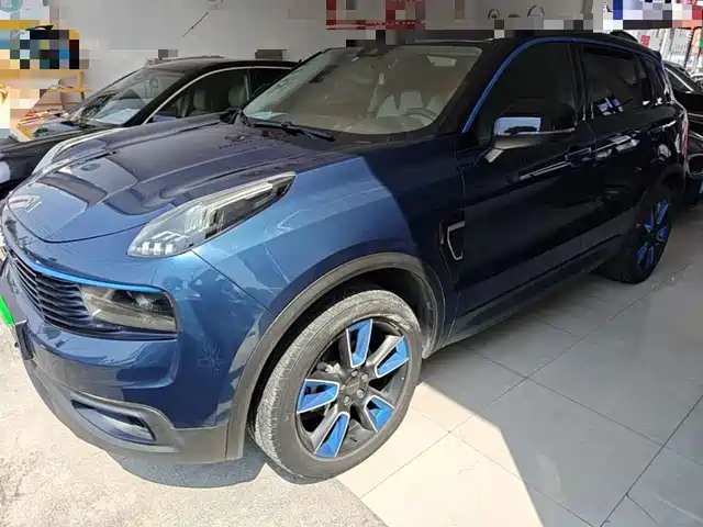 2020 Lynk & Co 01