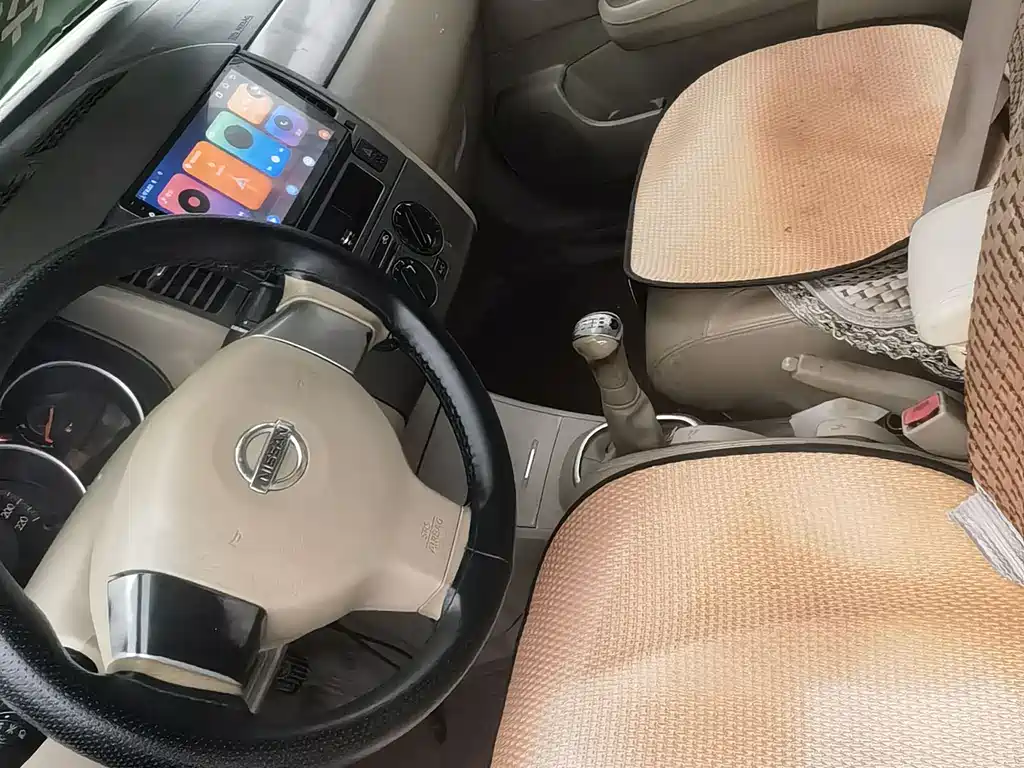 Nissan Tiida 2006 1.6J MT