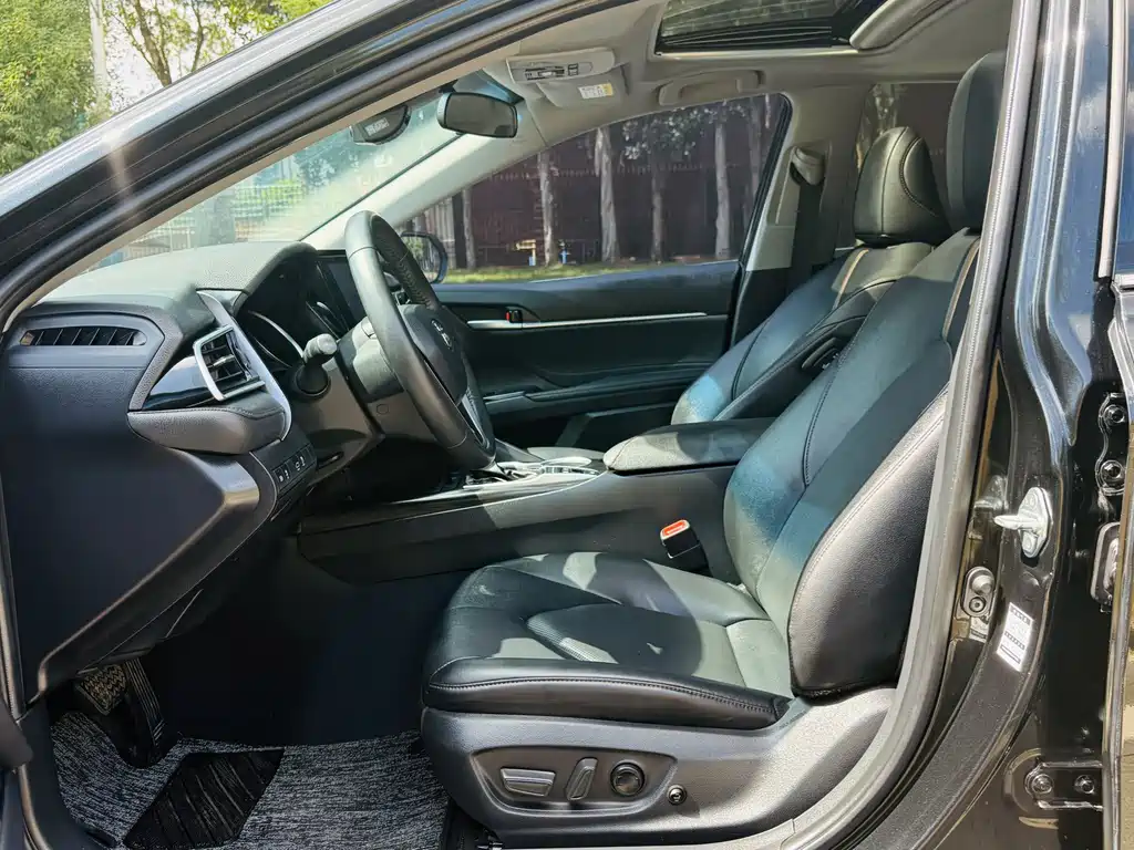 Toyota Camry — миниатюра 9