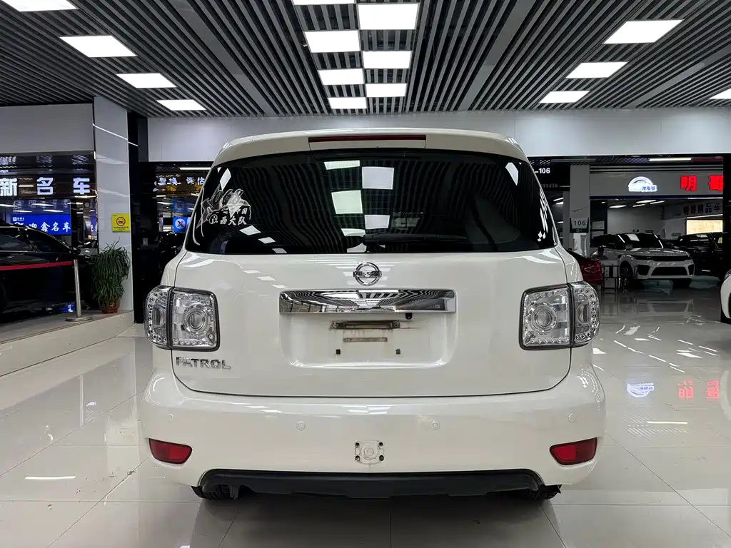 NISSAN TOURE