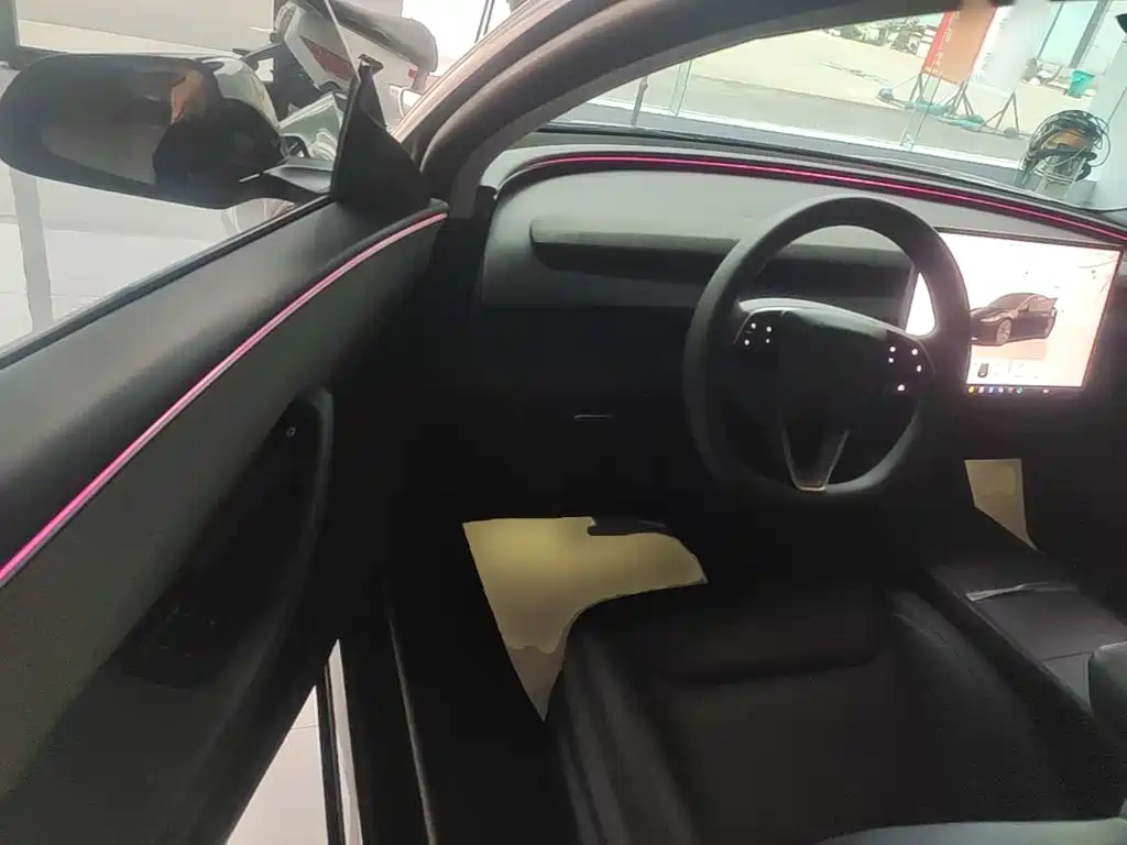 Tesla Model 3 — миниатюра 16