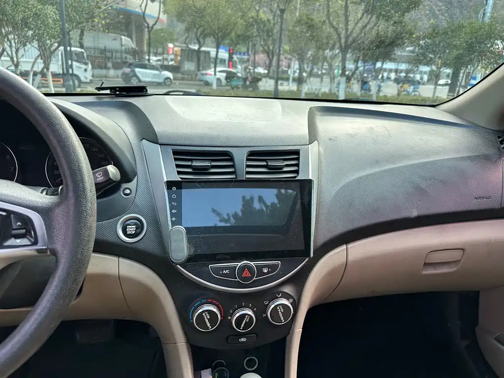 Hyundai Verna 1.4L Auto Leading Type GLX, фото 11