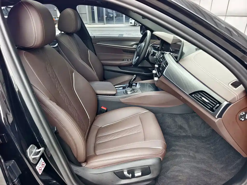 BMW 5 Series — миниатюра 14