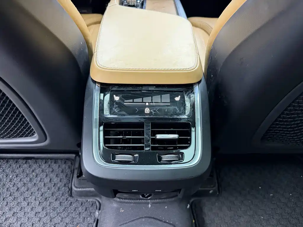 Volvo XC90 — миниатюра 7