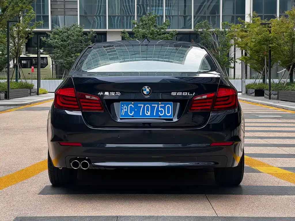 BMW 5 Series — миниатюра 22