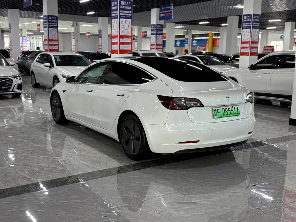 Tesla Model 3 — миниатюра 10