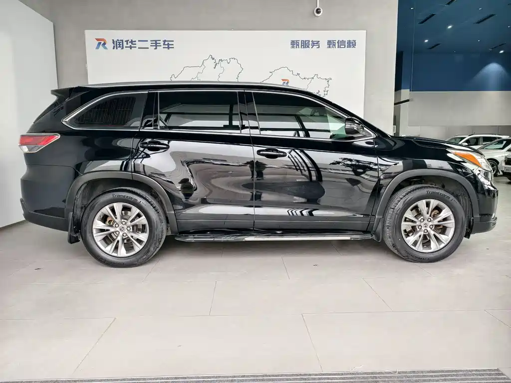TOYOTA HIGHLANDER