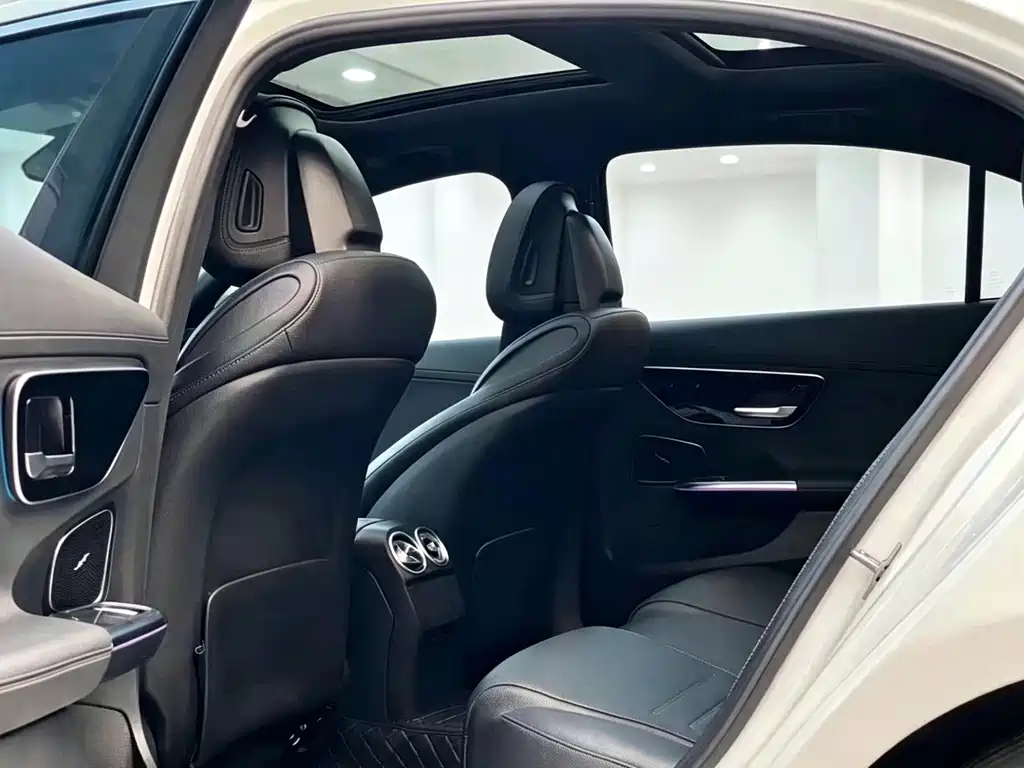 Mercedes-Benz C-Class — миниатюра 9
