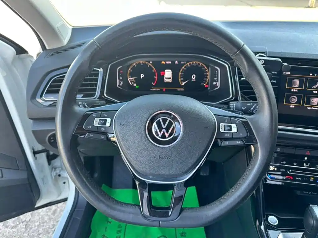Volkswagen T-Roc — миниатюра 11