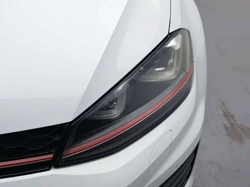 Volkswagen Golf GTI — миниатюра 7